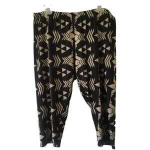 Just One, Size 3X Fits Like 1X Comfortable Capris Tan & Black Geometric Pattern